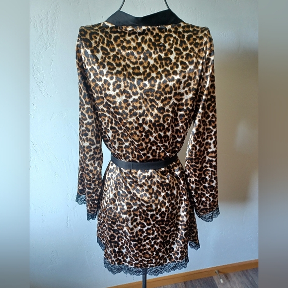 Leopard Print Silky Robe with Black Trim - Picture 4 of 5